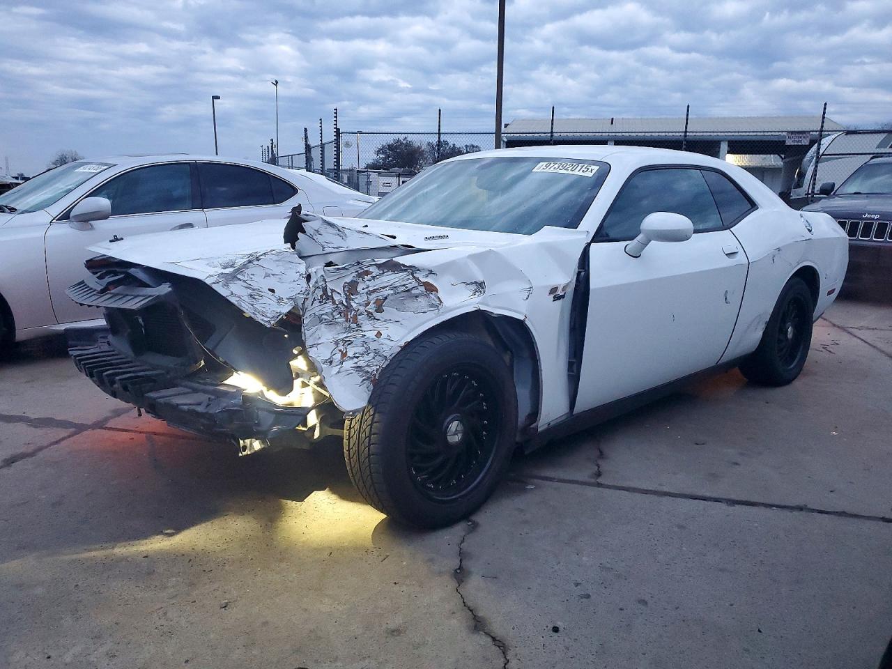 2014 Dodge Challenger VIN 2C3CDYBT4EH231837 photo 1
