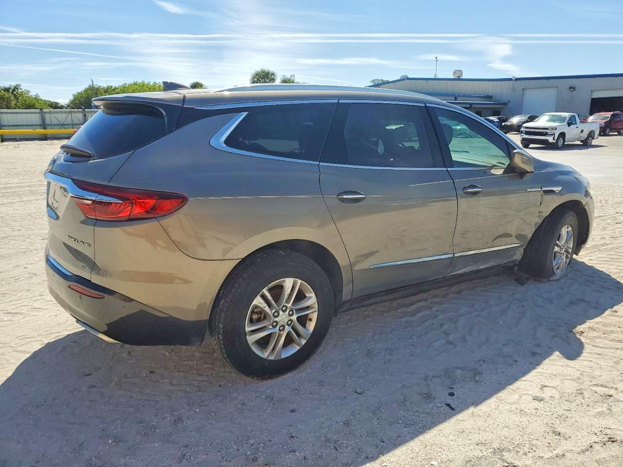 2018 Buick Enclave VIN 5GAERBKW1JJ142802 photo 3