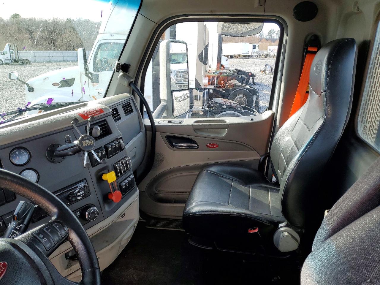 2020 PETERBILT All models VIN 1XPBA48X7LD685611 photo 1