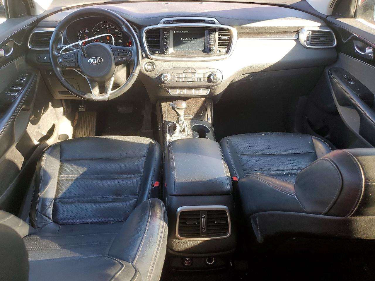 2018 Kia Sorento VIN 5XYPH4A58JG398109 photo 8