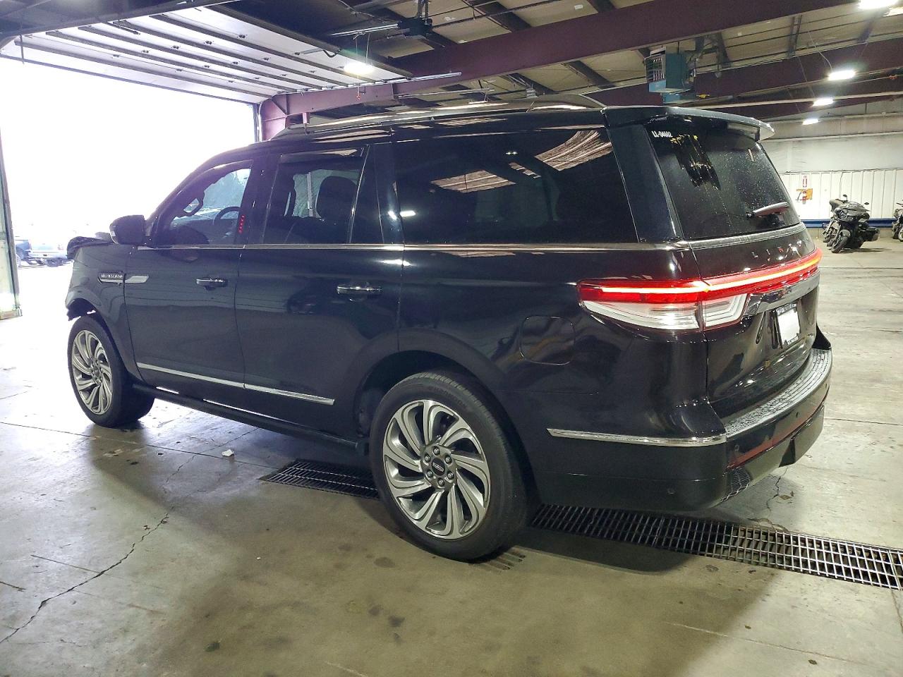 2023 Lincoln Navigator VIN 5LMJJ2LGXPEL13911 photo 2