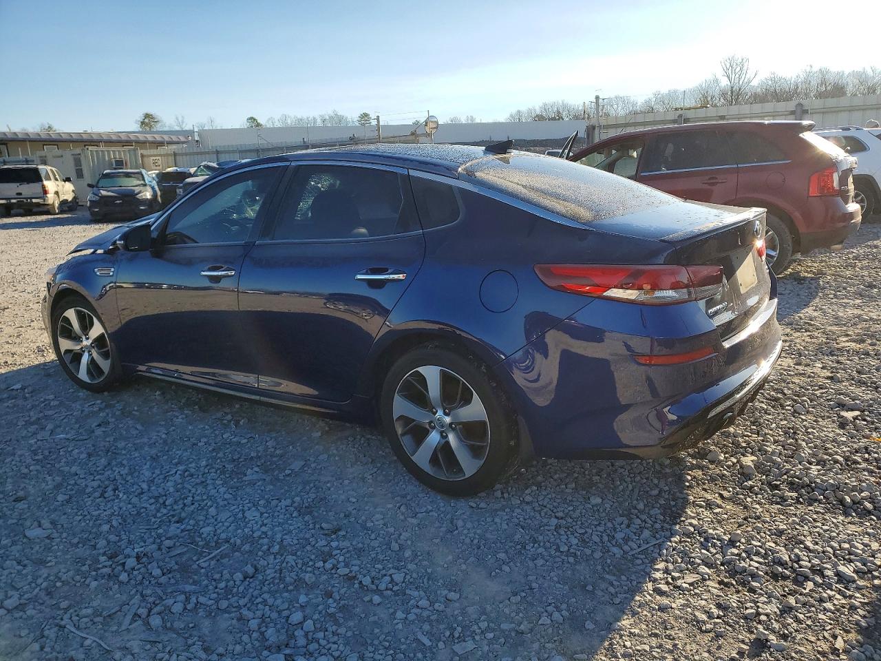 2019 Kia Optima VIN 5XXGT4L3XKG289828 photo 2