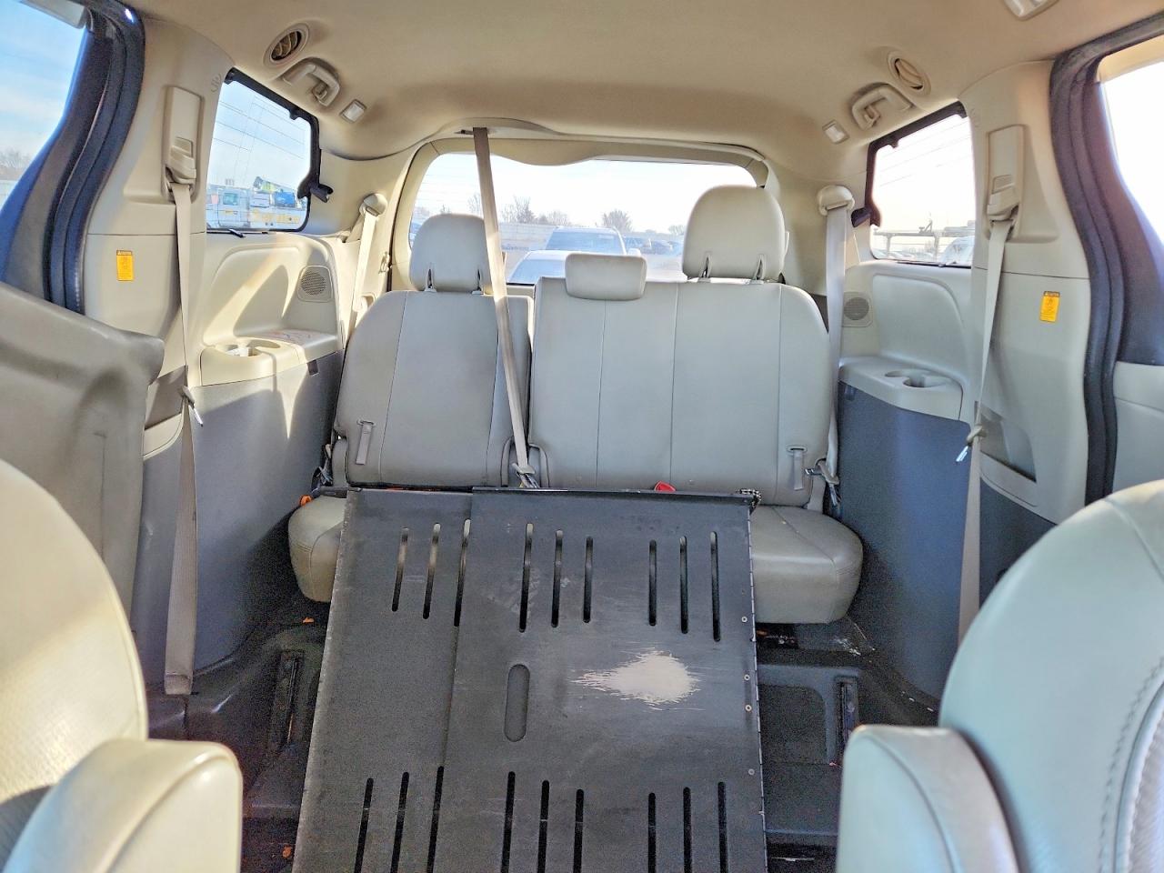 2011 Toyota All models VIN 5TDYK3DC2BS108509 photo 10