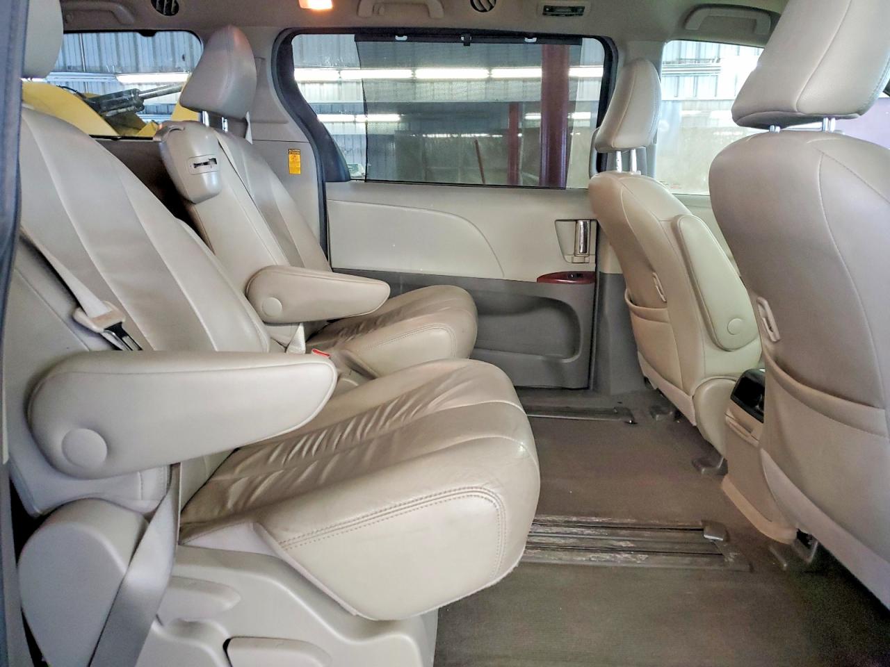 2014 Toyota All models VIN 5TDYK3DC1ES433088 photo 11