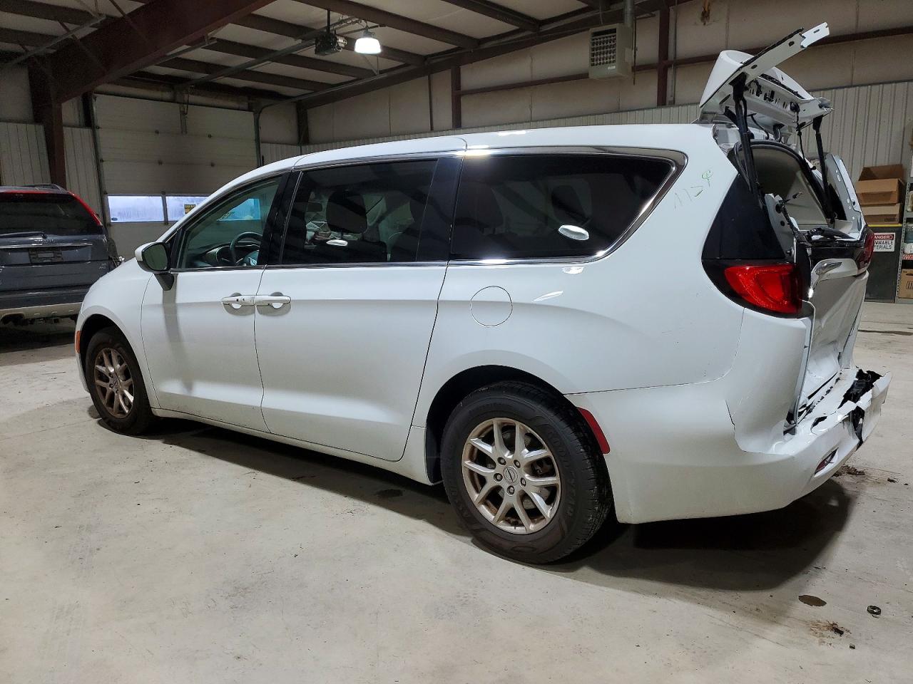 2021 Chrysler Minivan VIN 2C4RC1CG7MR543970 photo 2