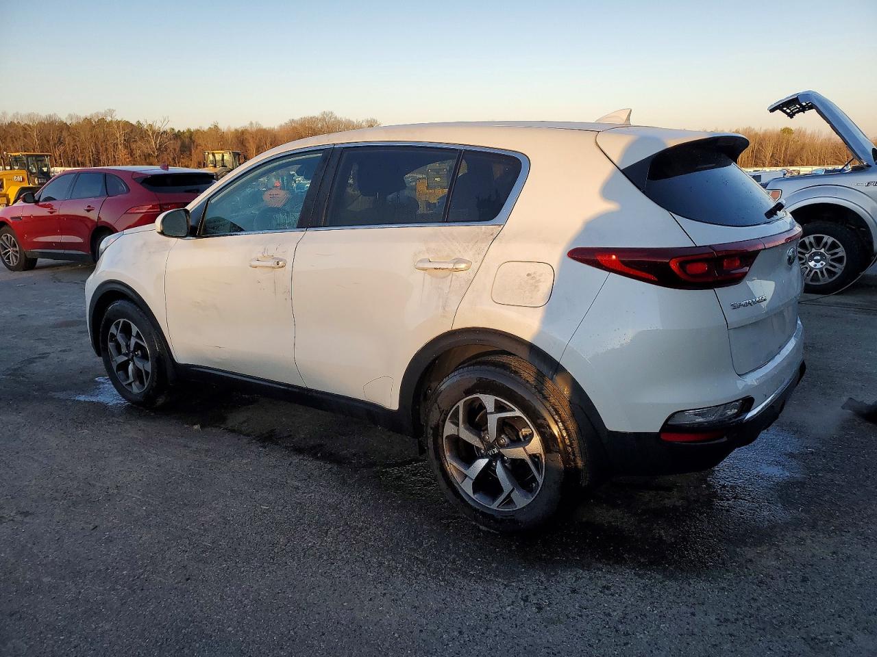 2021 Kia Sportage VIN KNDPM3AC1M7945744 photo 2