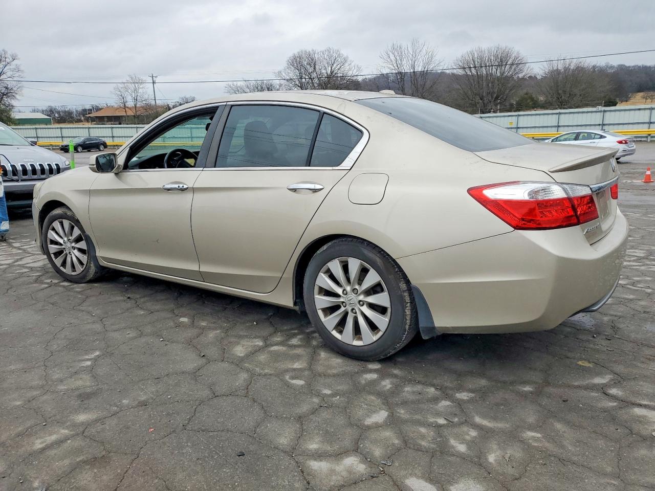 2013 Honda Accord VIN 1HGCR2F81DA221829 photo 2