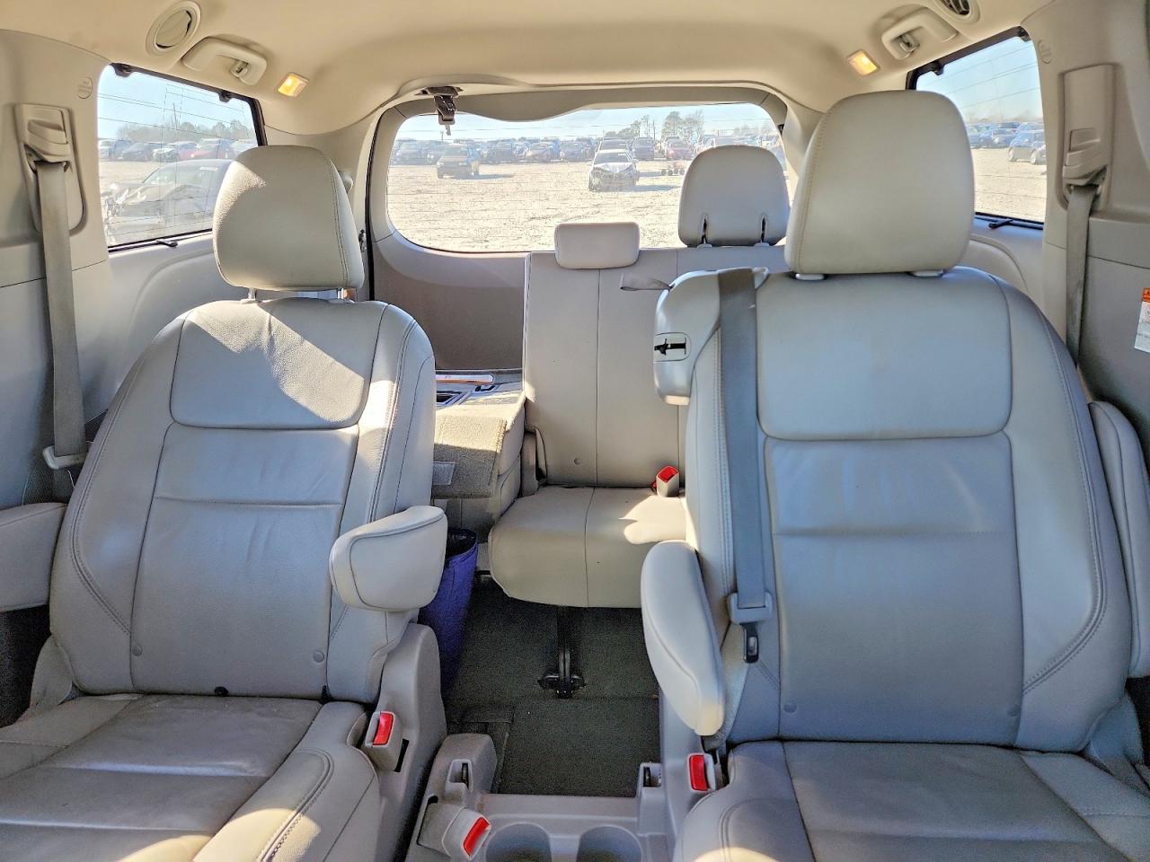 2015 Toyota All models VIN 5TDYK3DC3FS616607 photo 10