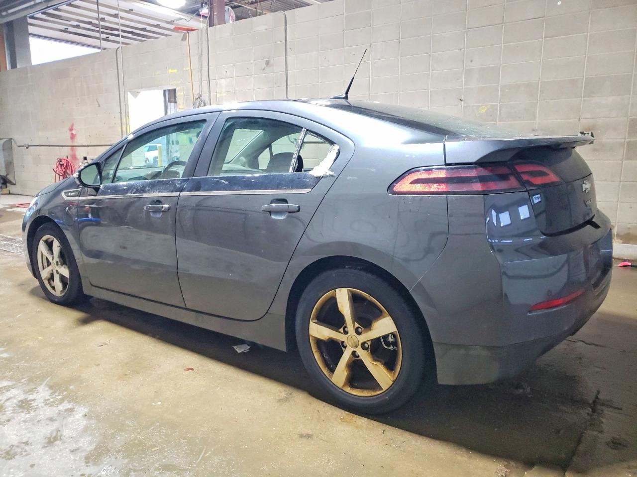 2011 Chev Volt VIN 1G1RD6E48BU100748 photo 2