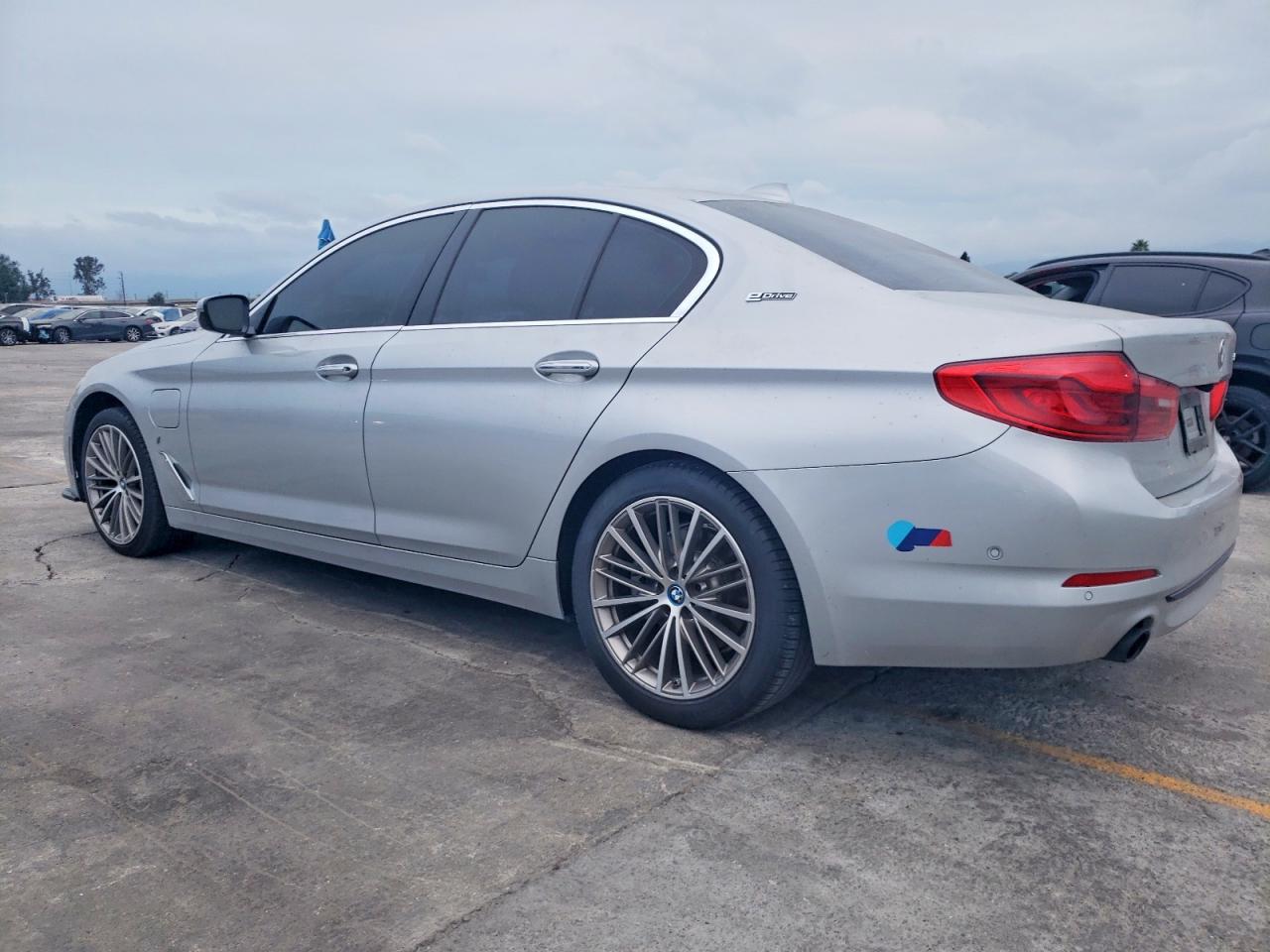 2018 BMW 5 series VIN WBAJA9C51JB033458 photo 2