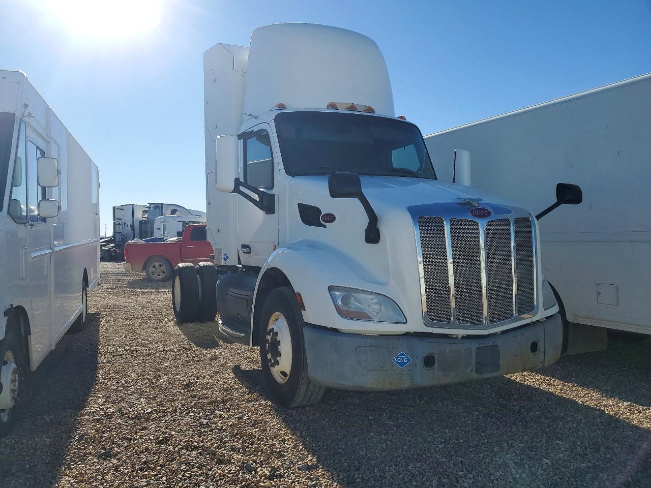 2017 PETERBILT All models VIN 1NPBAH8XXHD421470 photo 1
