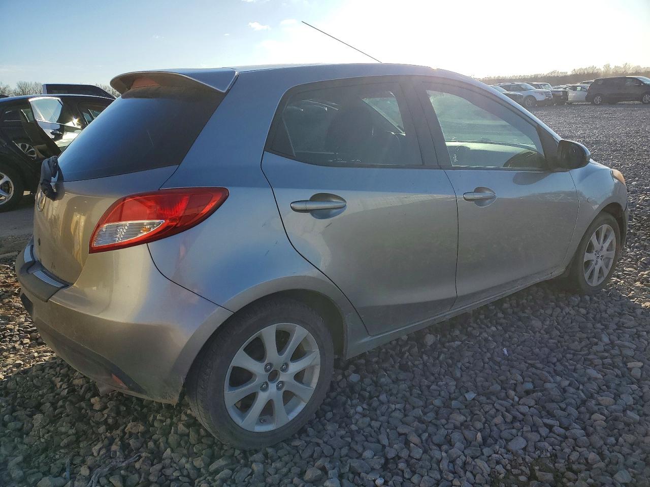 2014 Mazda 2 VIN JM1DE1LY1E0174709 photo 3