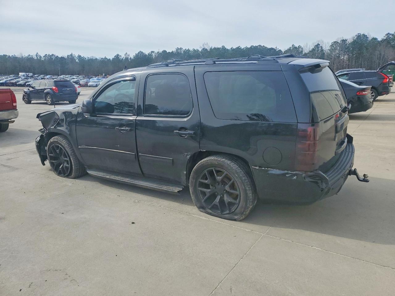 2013 Chevrolet Tahoe VIN 1GNSCBE04DR349952 photo 2