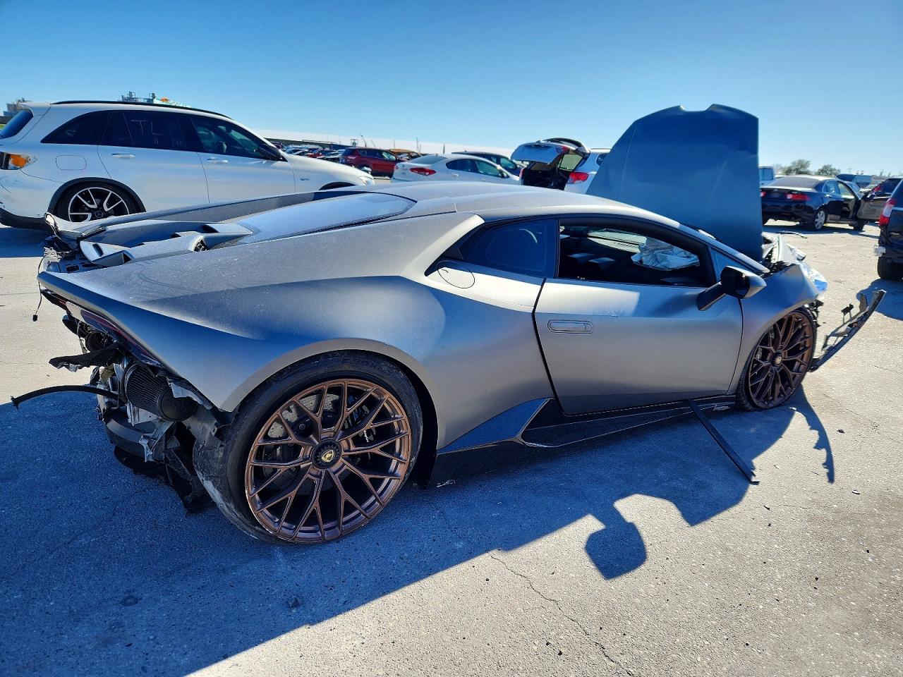 2018 Lamborghini All models VIN ZHWUD4ZFXJLA08220 photo 3