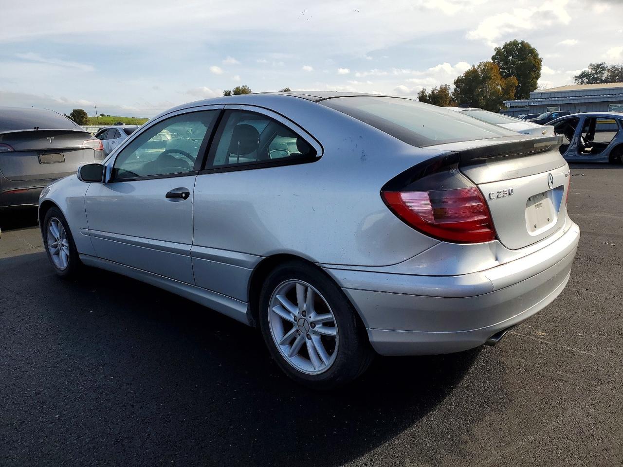 2002 Mercedes-Benz C class VIN WDBRN47JX2A356479 photo 2
