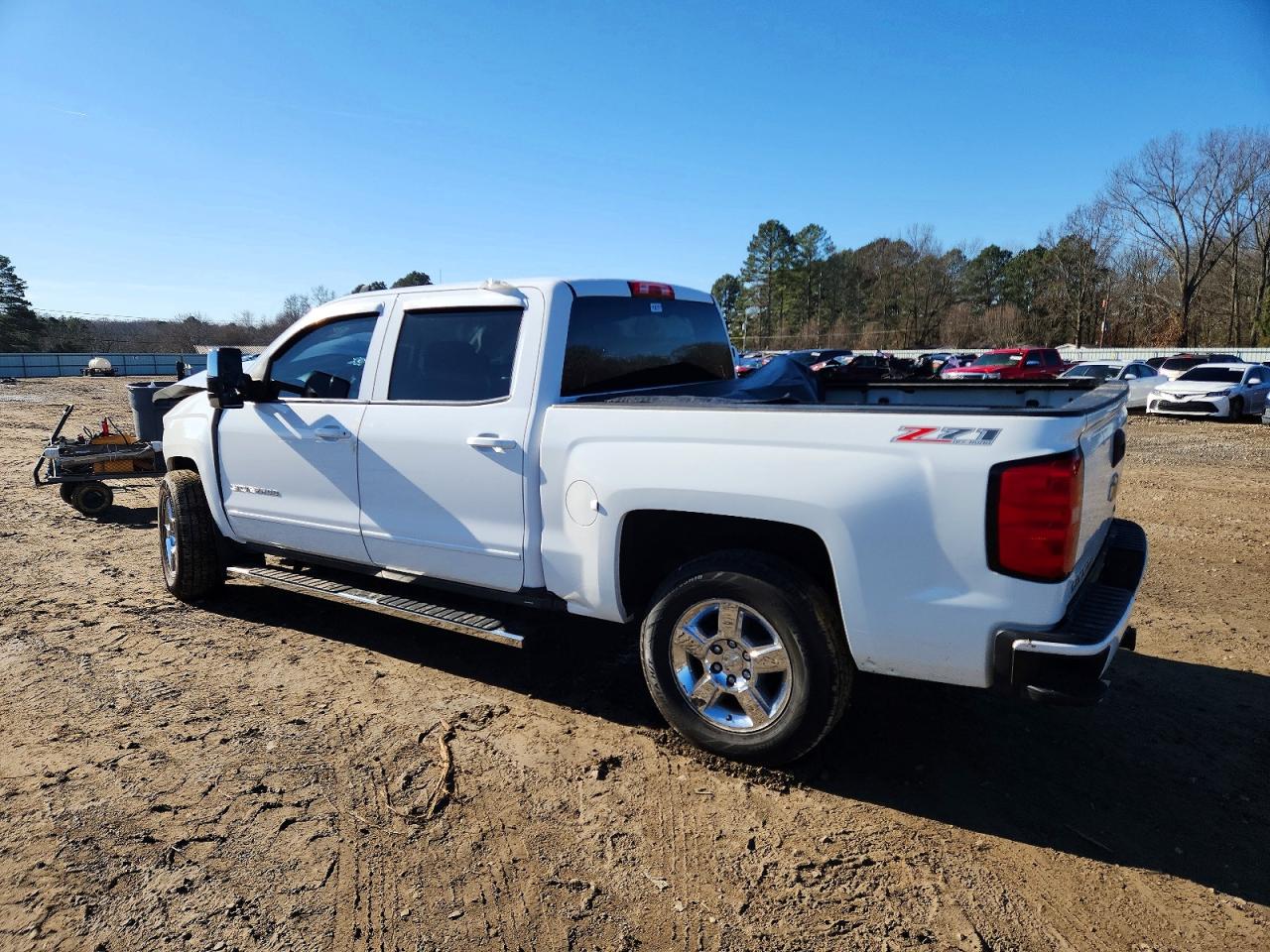 2017 Chevrolet All models VIN 3GCUKREC9HG105369 photo 2