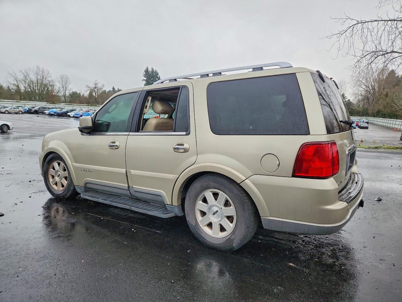2004 LINCOLN Navigator VIN 5LMFU28R84LJ22163 photo 2