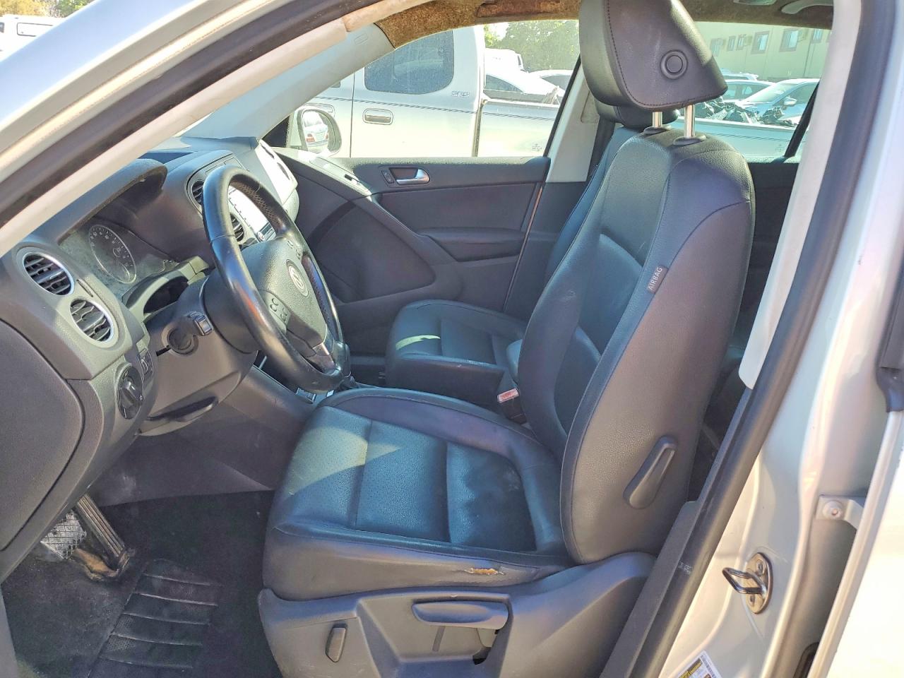 2010 Volkswagen Tiguan VIN WVGBV7AX9AW521775 photo 7