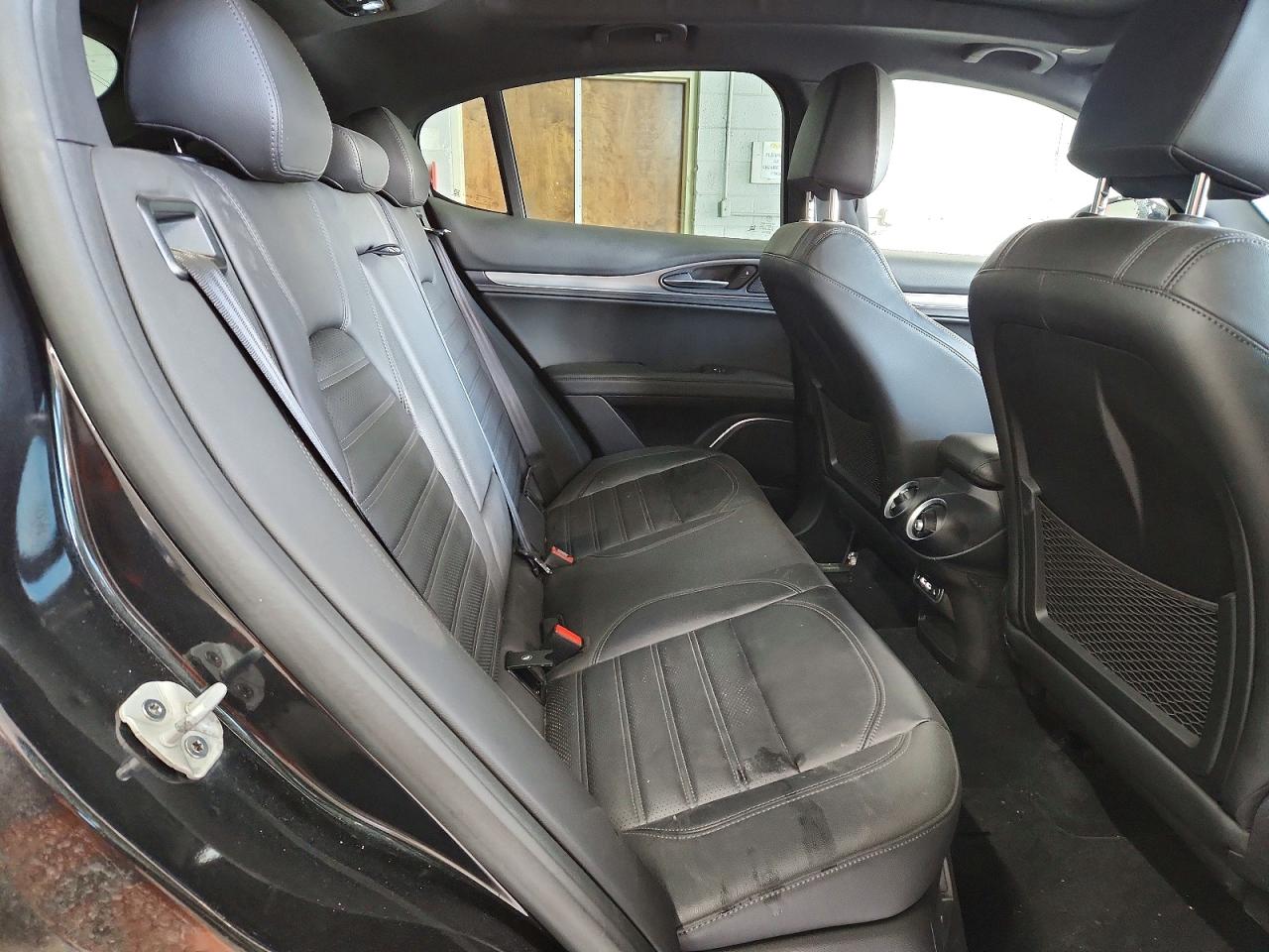 2023 Alfa Stelvio VIN ZASPAKBN9P7D51045 photo 11