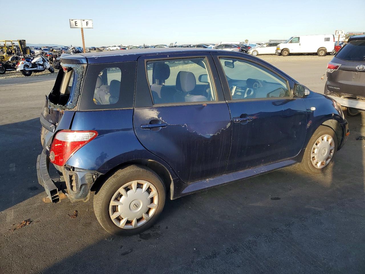 2006 Toyota Scion VIN JTKKT624X65011871 photo 3