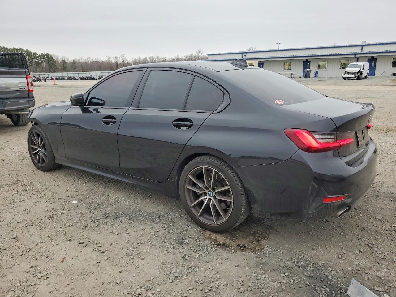 2022 BMW 3 series VIN 3MW5R1J08N8C55540 photo 2