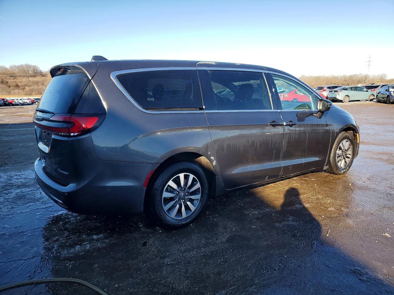 2022 Chrysler Pacifica VIN 2C4RC1L7XNR122732 photo 3