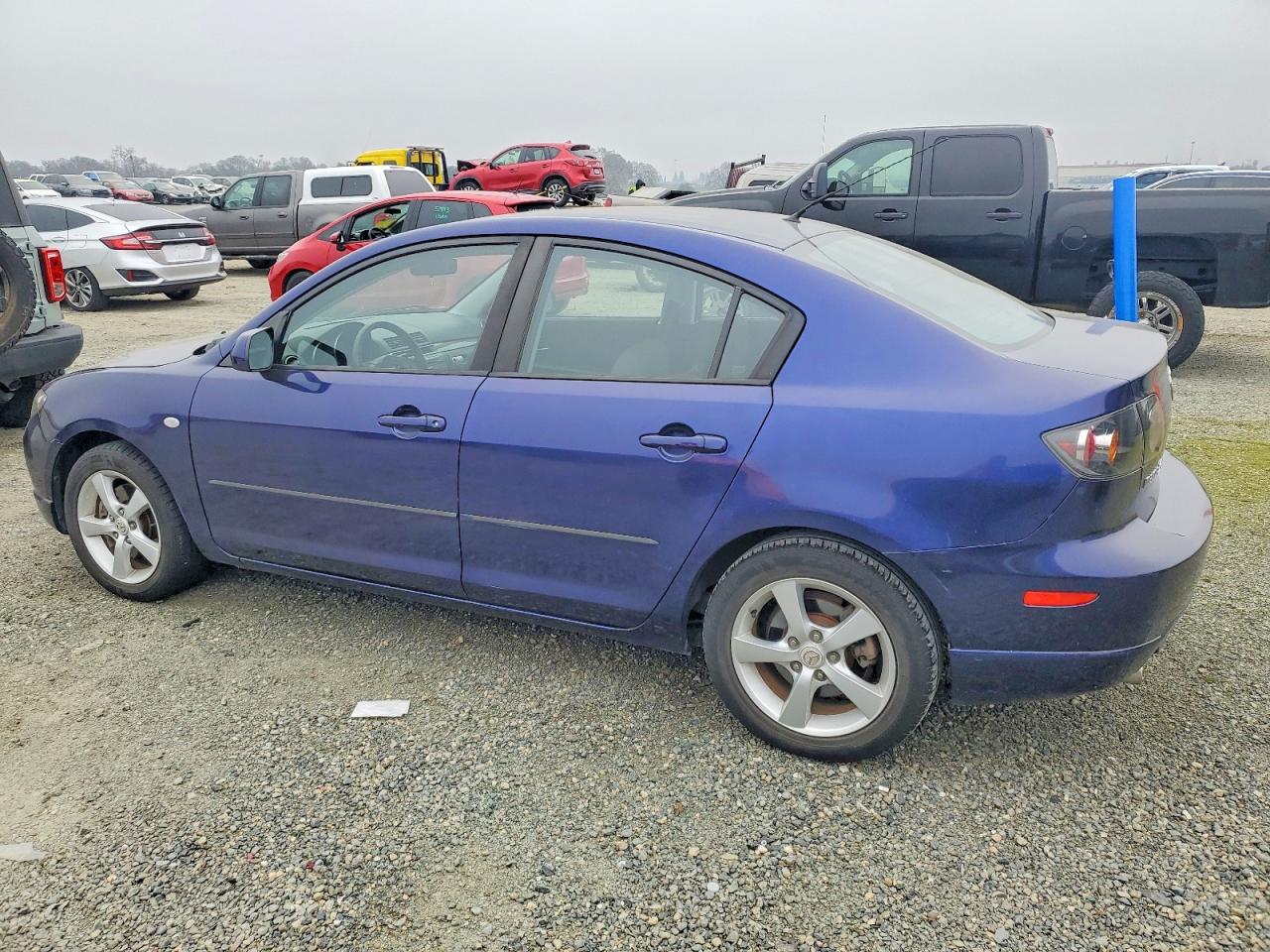 2005 Mazda Mazda3 VIN JM1BK323X51293225 photo 2