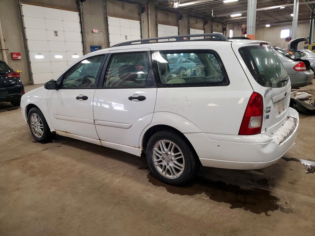 2006 Ford Focus VIN 1FAFP36N76W108119 photo 2