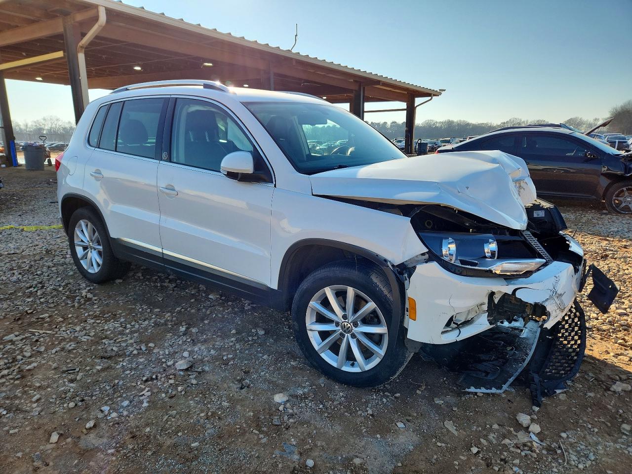 2017 Volkswagen Tiguan VIN WVGSV7AX4HK009746 photo 4