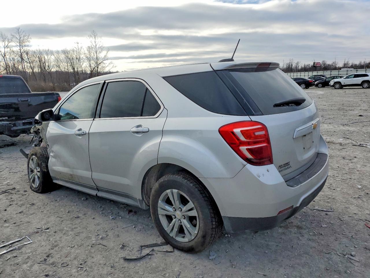 2017 Chevrolet Equinox VIN 2GNALBEK6H1504898 photo 2