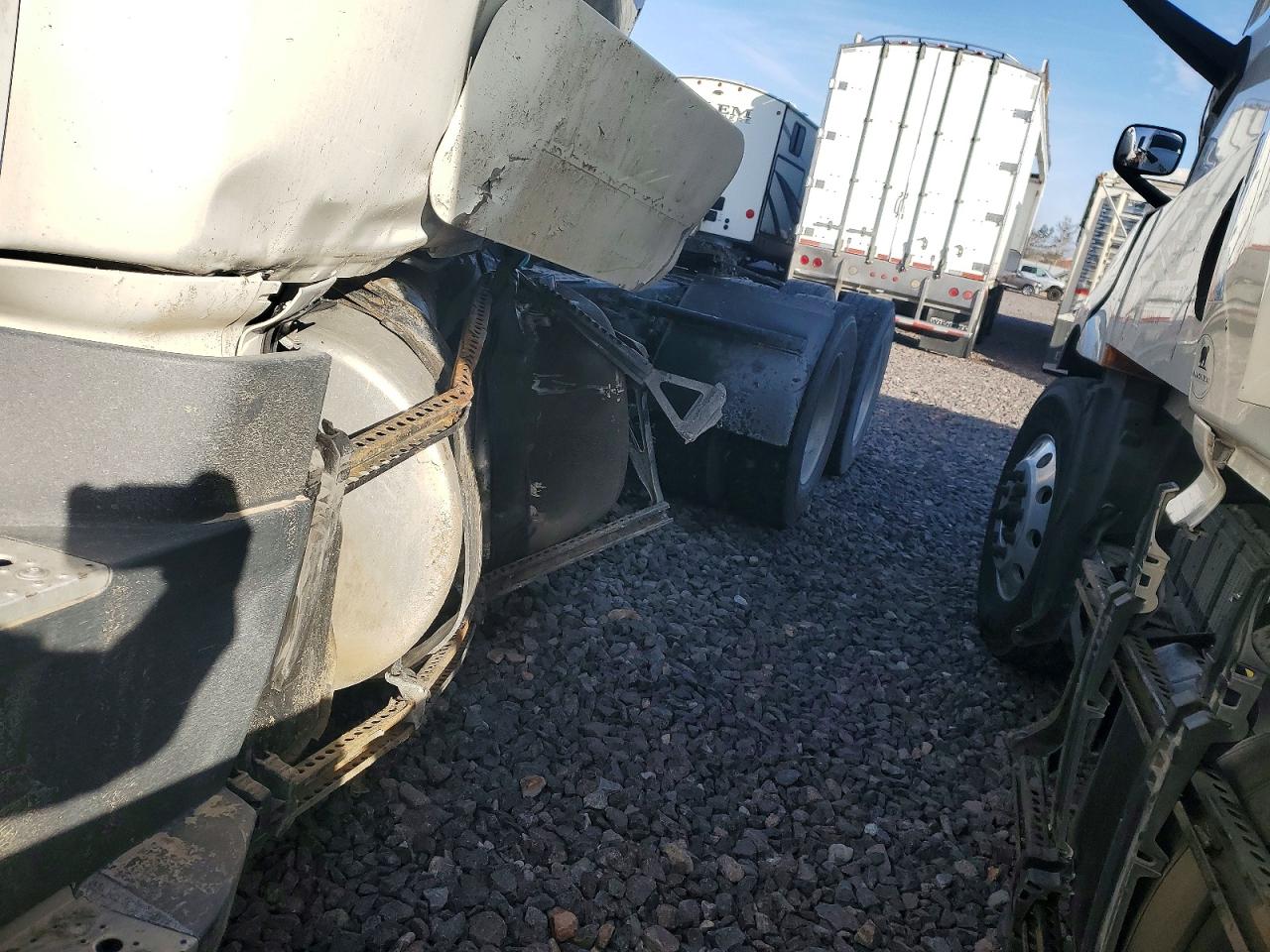 2022 FREIGHTLINER All other VIN 3AKJHHDR3NSNC4732 photo 9