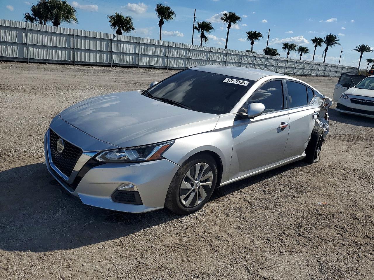 2020 Nissan Altima VIN 1N4BL4BV8LC168087 photo 1