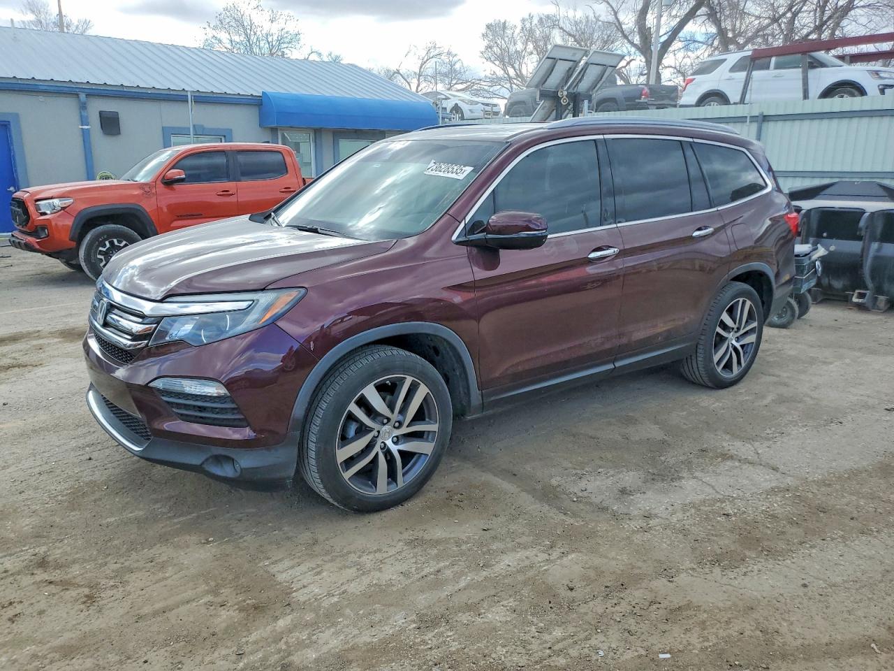 2017 Honda Pilot VIN 5FNYF6H93HB062612 photo 1