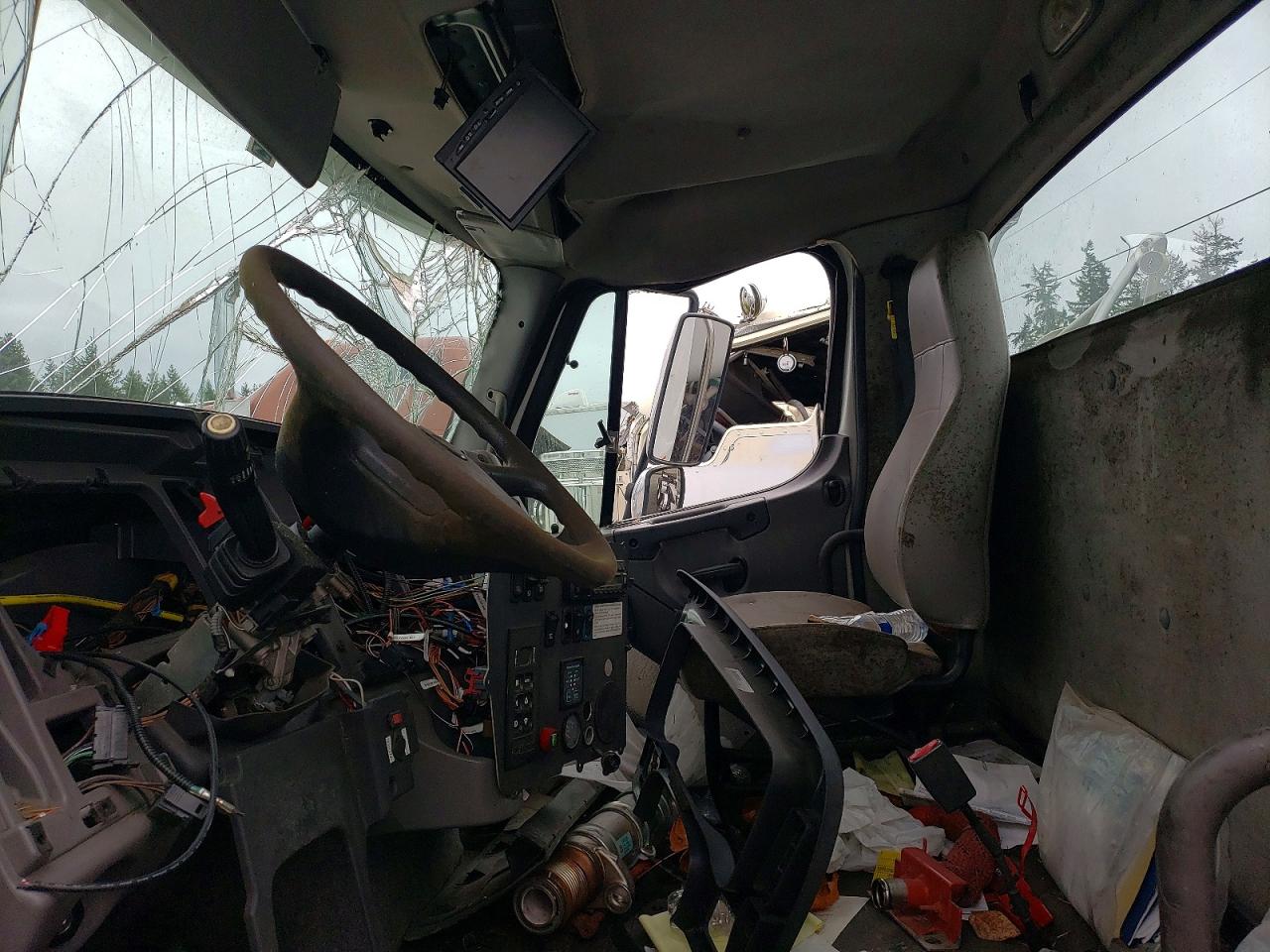 2017 FREIGHTLINER All models VIN 1FVHG3DX6HHJA2570 photo 5