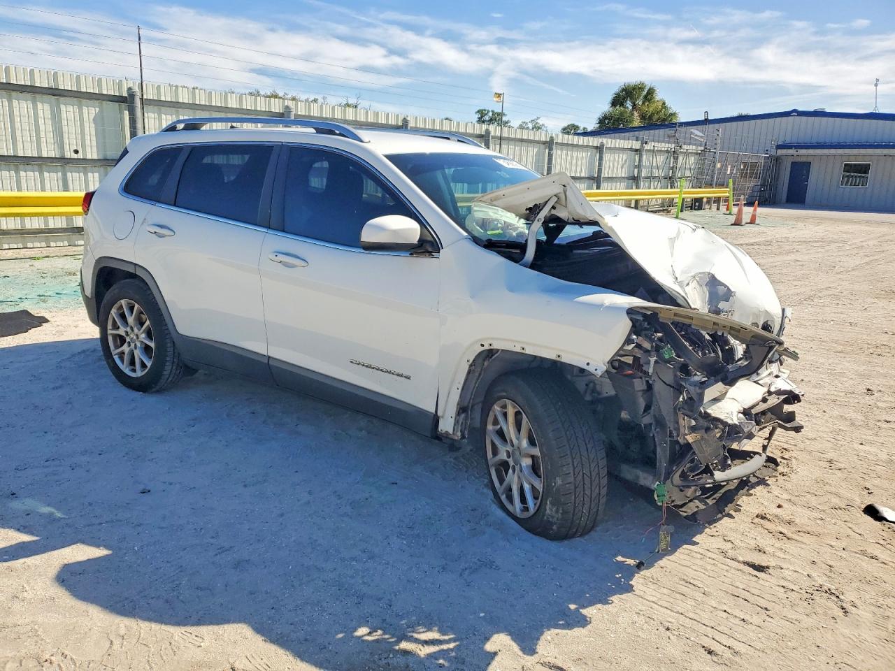 2016 Jeep Grand cher VIN 1C4PJLCBXGW294976 photo 4