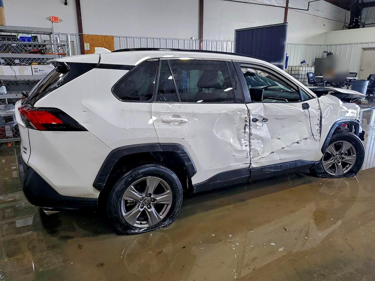 2024 Toyota Rav4 VIN 2T3P1RFV4RC395930 photo 3