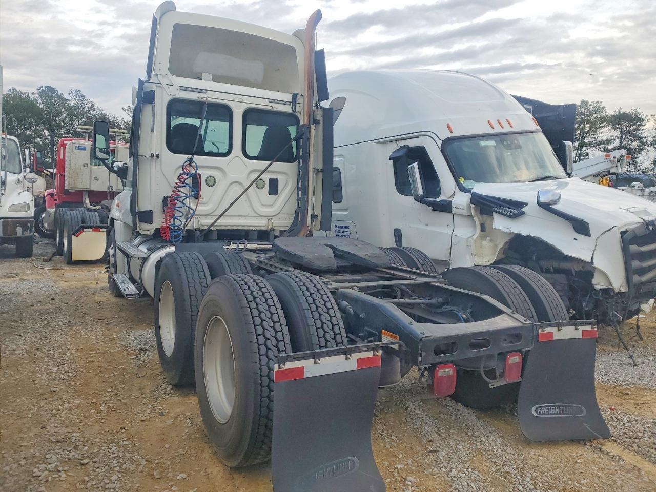 2016 FREIGHTLINER All other VIN 1FUJGEDV1GLGT2609 photo 3