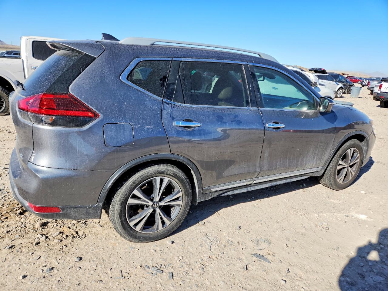 2017 NISS Rogue VIN 5N1AT2MT9HC772823 photo 3