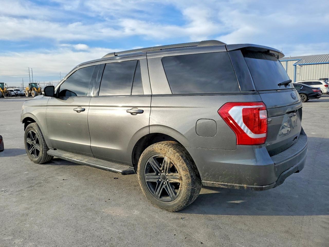 2018 Ford Expedition VIN 1FMJU1JT8JEA69302 photo 2