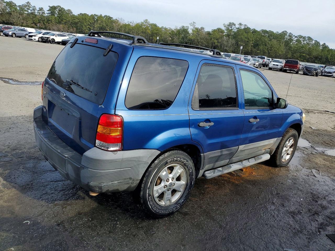 2007 Ford Escape VIN 1FMYU93Z47KA39075 photo 3