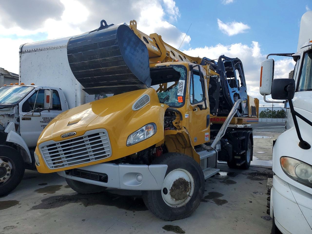 2019 FREIGHTLINER All other VIN 1FVDCYFC5KHKM5961 photo 2