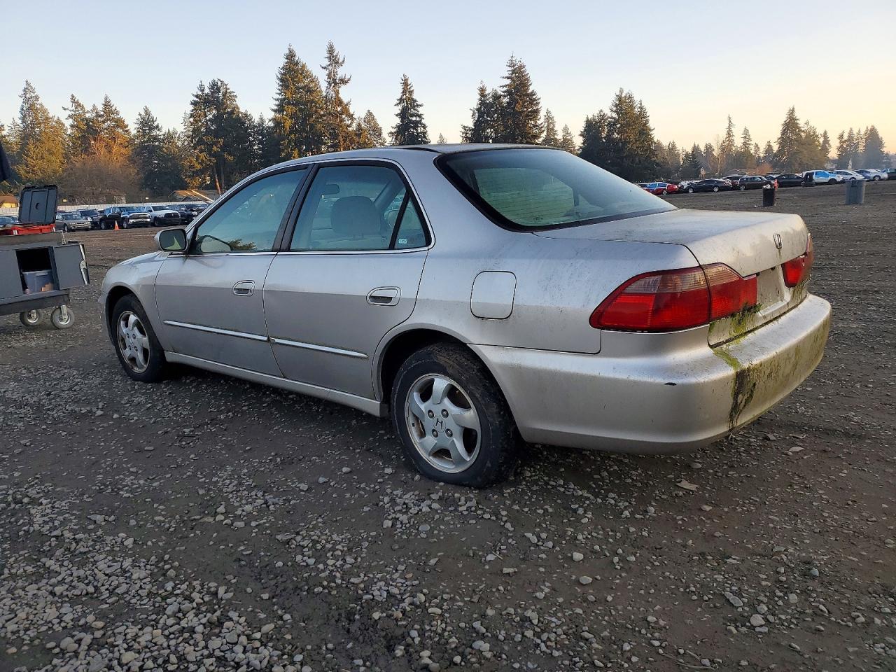 1998 Honda Accord VIN 1HGCG5659WA128282 photo 2