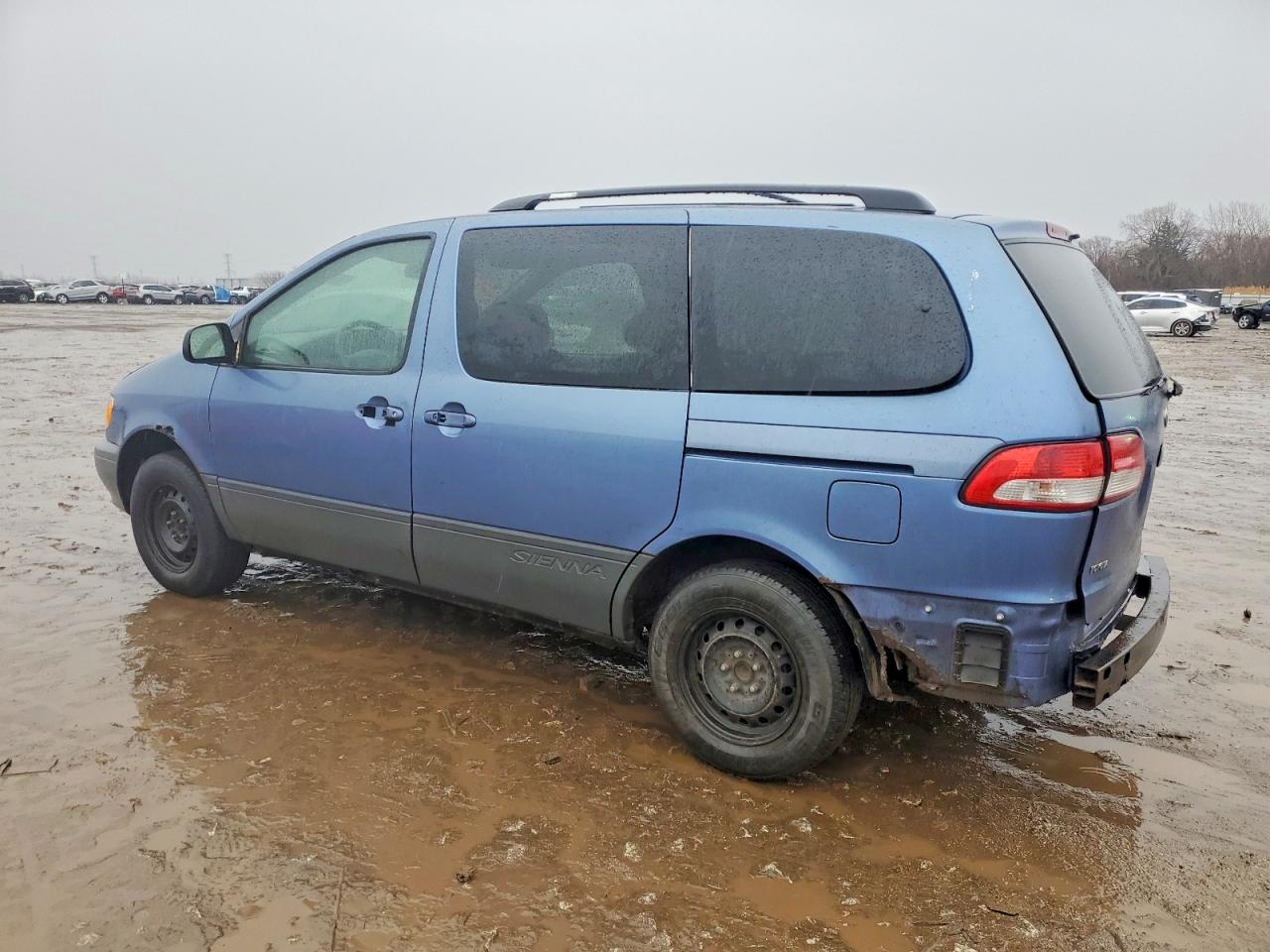 2002 Toyota All models VIN 4T3ZF13C72U441799 photo 2
