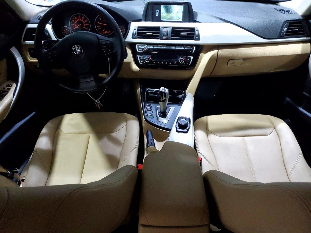 2018 3 series VIN WBA8A3C58JA494660 photo 8