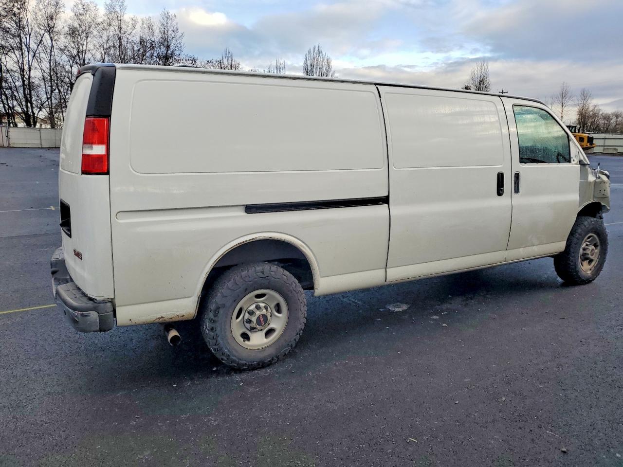 2022 GMC Savana VIN 1GTW7BF74N1178100 photo 3