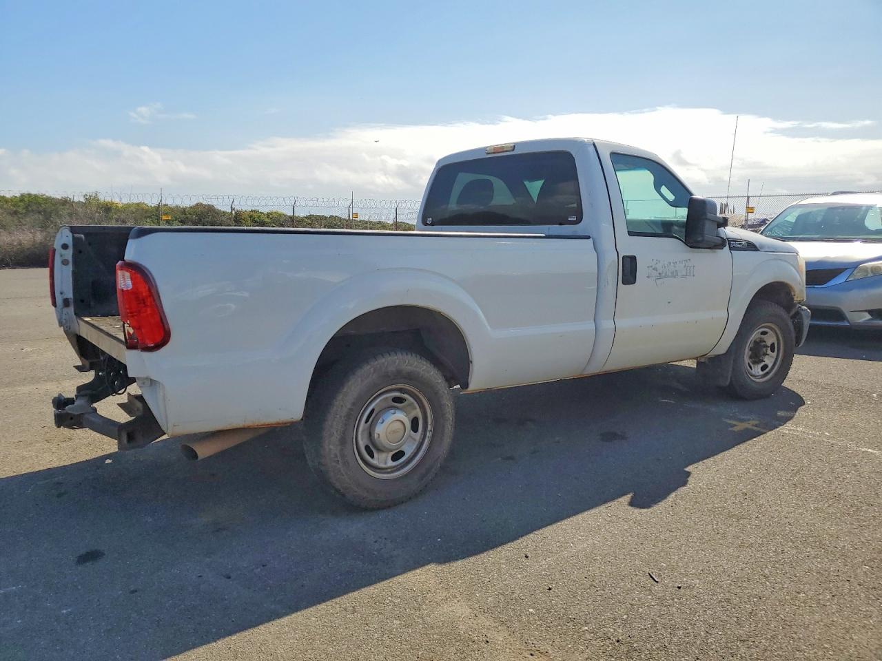 2016 Ford F250 VIN 1FTBF2A66GEB53002 photo 3