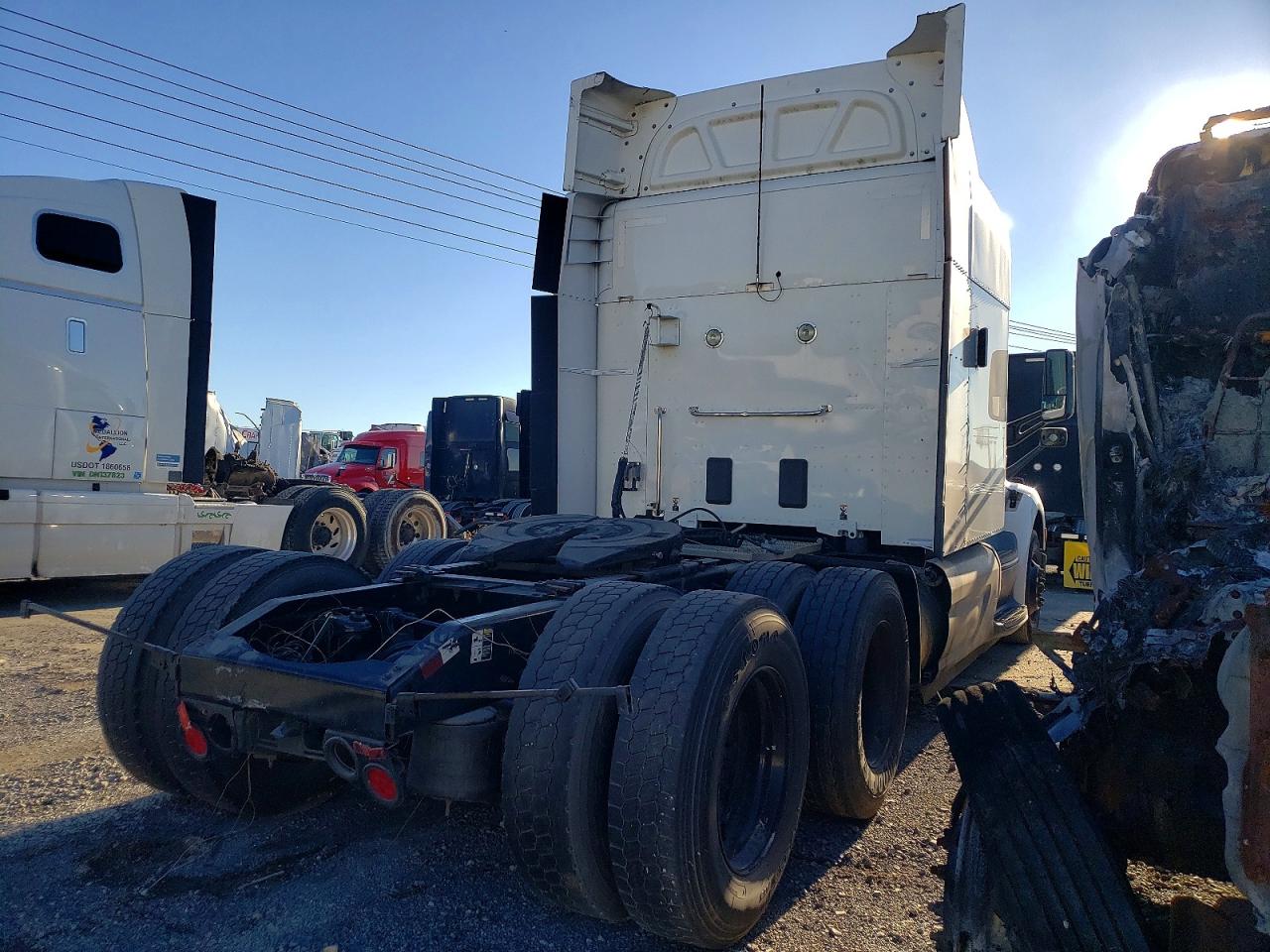 2018 PETERBILT All models VIN 1XPBDP9X4JD452483 photo 4