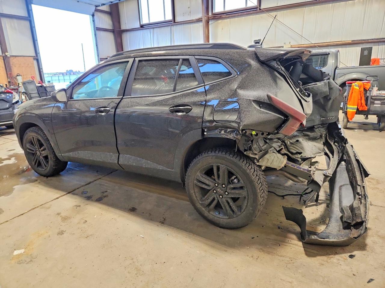 2025 Chevrolet Trax activ VIN KL77LKE21SC287715 photo 2