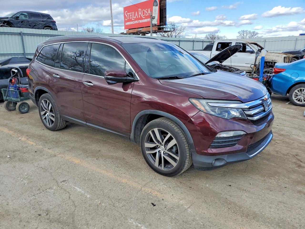 2017 Honda Pilot VIN 5FNYF6H93HB062612 photo 4