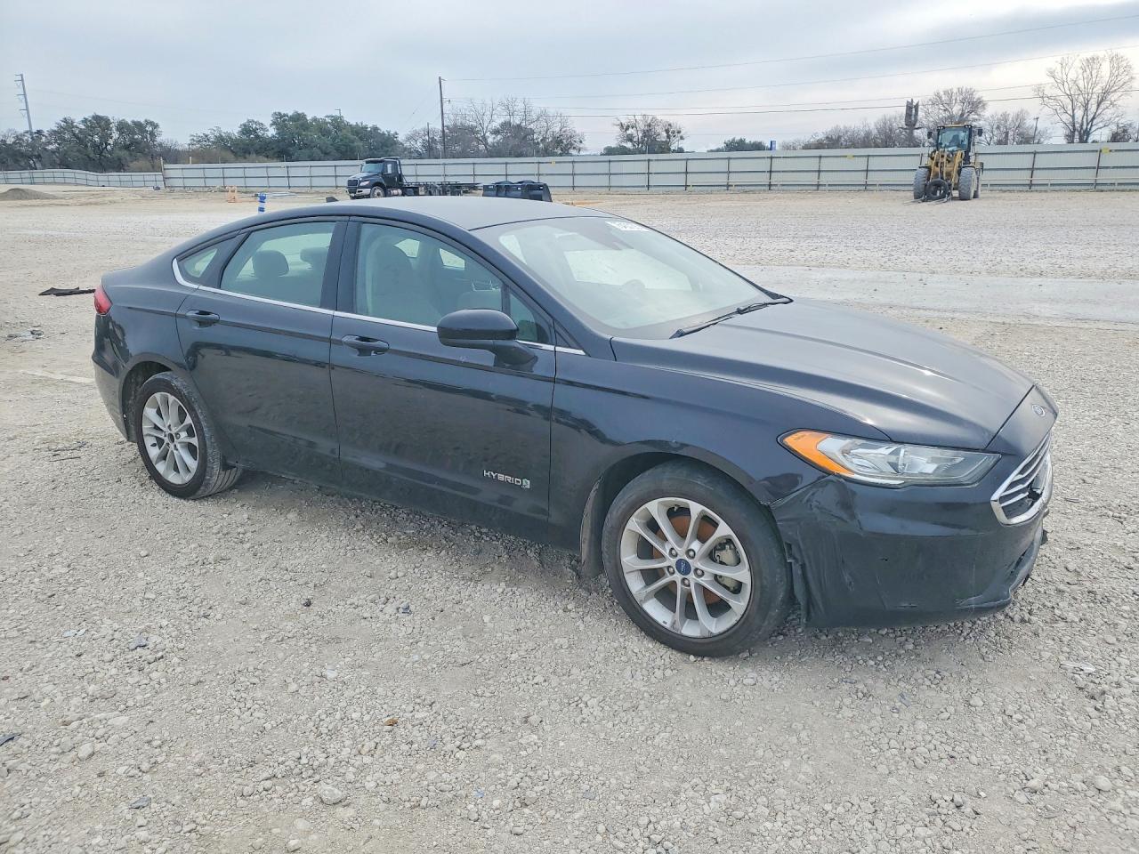 2019 Ford Fusion VIN 3FA6P0LU9KR207077 photo 4